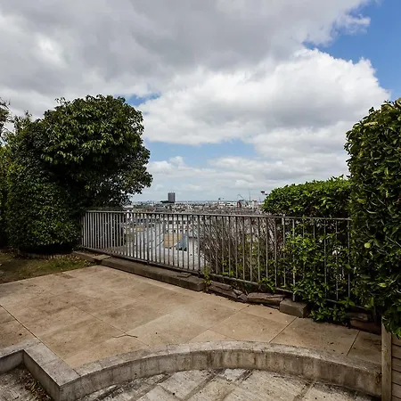 Veeve - At The Doorstep Of Trocadero * Parigi